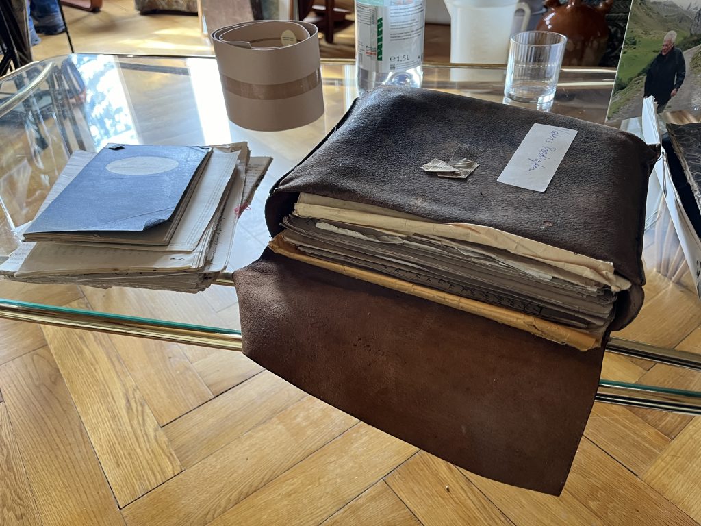 Die Schriftensammlung im März 2024 im Haus von Wilfried Graf, Binningen.